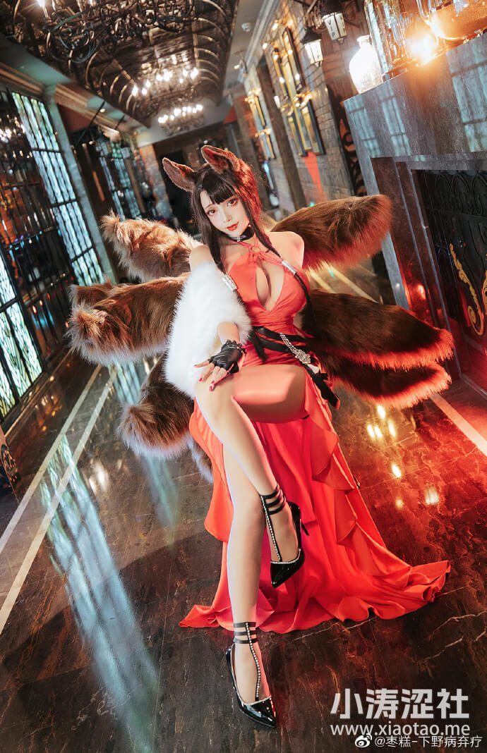 coser@枣糕_下野病弃疗在《碧蓝航线》cos赤城，性感美丽