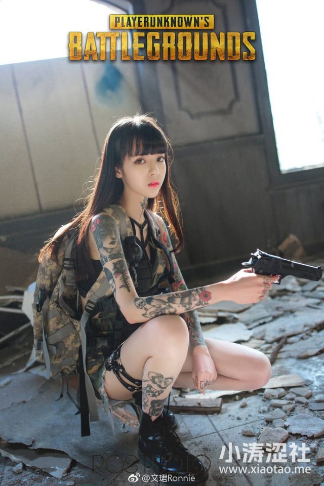 coser@文珺Ronnie在《绝地求生》中变身性感火辣的“神枪手”