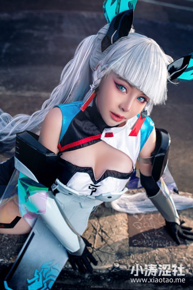 泰国女coser@pang3pong在《传说对决》中化身“龙影忍者”爱里