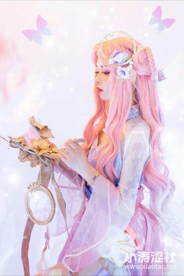 越南女coser@奉燕穿上“乞巧织情”套装化身古典美人王昭君