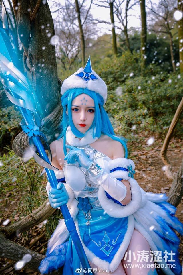 coser@同恩icon在《王者荣耀》中化身“冰雪女王”王昭君