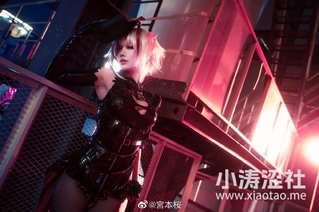 宮本桜cos《明日方舟》W，展现狙击魅影的酷帅迷人