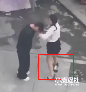 火爆了！黑衣男抱摔白衣（掉楼）颠婆事件_黑料正能量