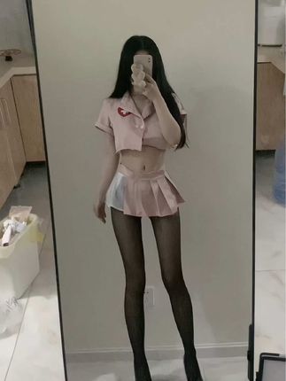 抖音小芋泥微密圈作品解析，她的付费资源值得观看吗？