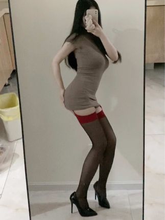抖音小芋泥微密圈作品解析，她的付费资源值得观看吗？