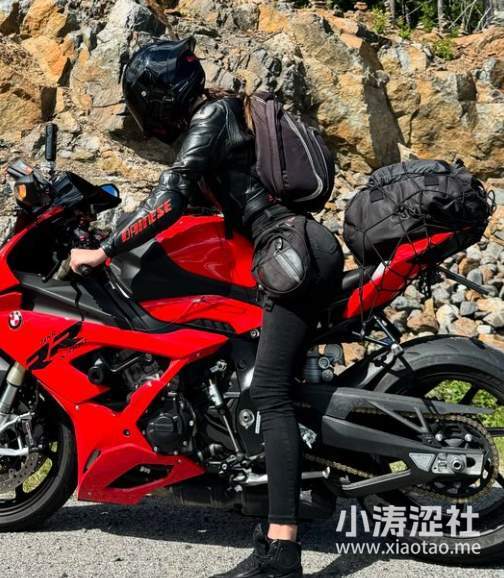 追寻真我？还是在和死神赛车？俄罗斯最美机车女网红被撞死亡..._黑料正能量
