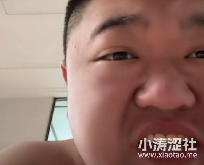 因为长相“顶配”，被男人疯狂骚扰的老哥成了“同”圈天菜！_黑料正能量