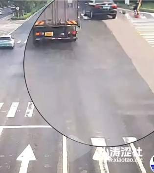慢！what can i say？科比逆天粉丝8.24日运球过马路，出了车祸..._黑料正能量