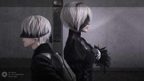 NieR:Automata COSPLAY：当《尼尔：机械纪元》的2B女孩拥抱“尤尔哈9S”时