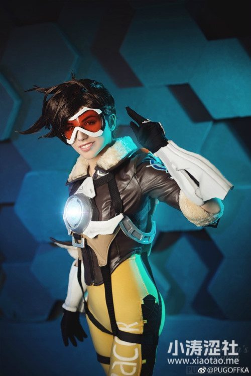coser@PUGOFFKA在《守望先锋》化身迷人的“猎空者”Tracer