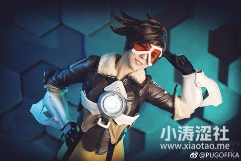 coser@PUGOFFKA在《守望先锋》化身迷人的“猎空者”Tracer