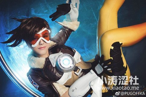 coser@PUGOFFKA在《守望先锋》化身迷人的“猎空者”Tracer