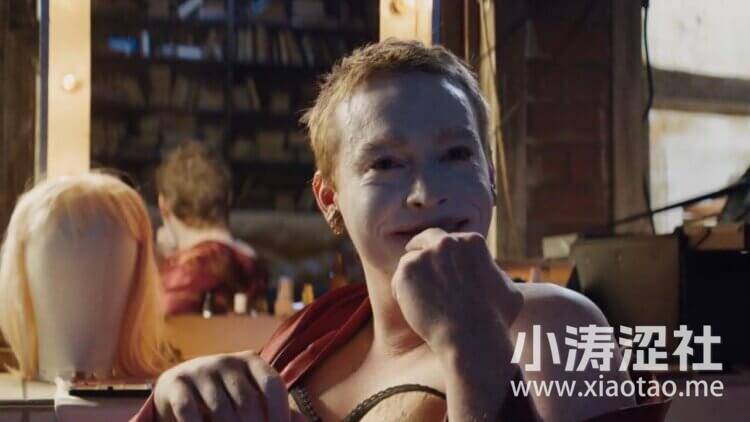 《人犬》卢贝松再度写出一个精彩的「非人」角色，让人犬成了反面的受难耶稣-1