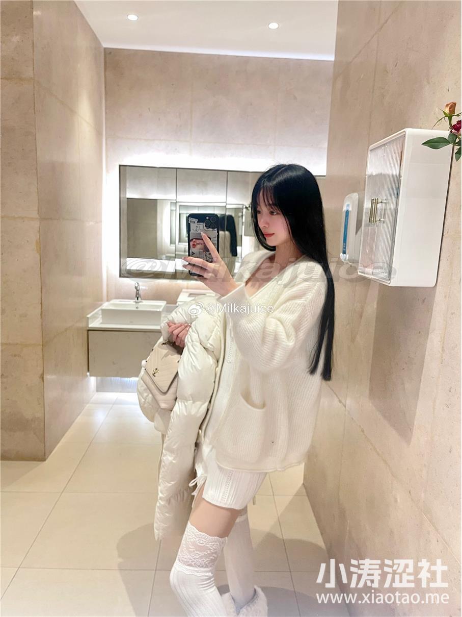 牛奶里的果汁微密圈套图资源,展现颜值与美足共舞