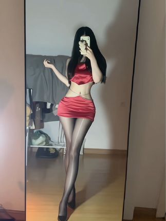 抖音小芋泥微密圈作品解析，她的付费资源值得观看吗？