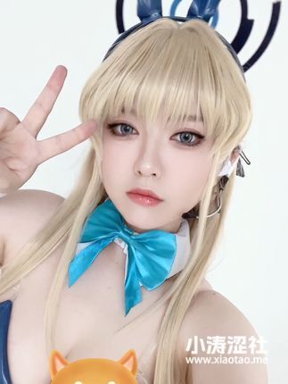 半半子cos镇海魅魔利兹柴郡凤鸣春晓等套图，魅魔利兹与凤鸣春晓cos图集大放送
