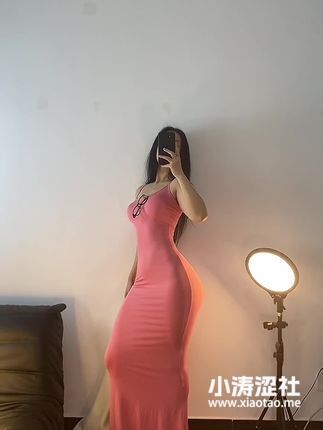 俏妞qiaoniuTT微密圈内的独家照片，完整呈现