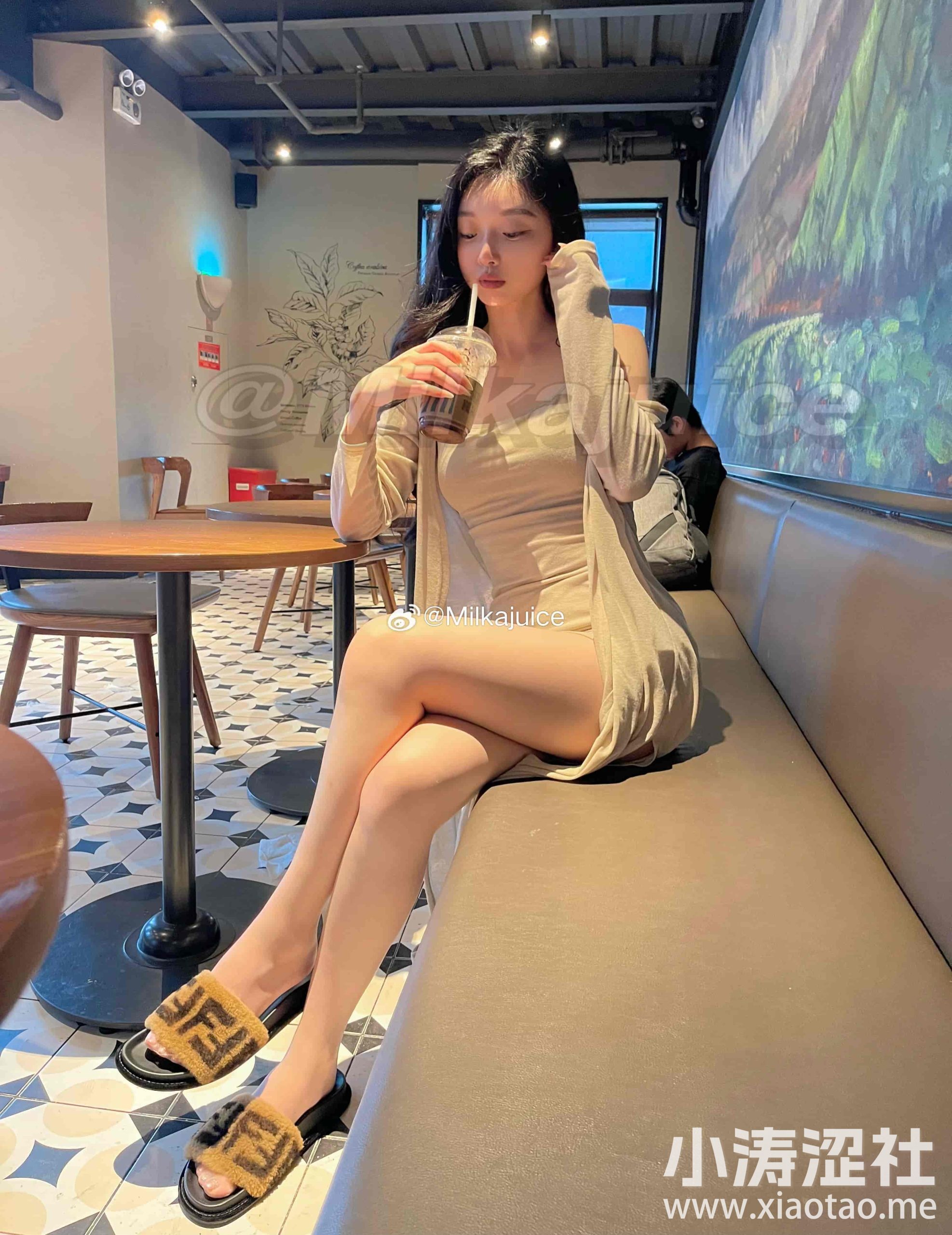 牛奶里的果汁微密圈网红作品资源，丝袜美足拍摄技巧吸引粉丝关注