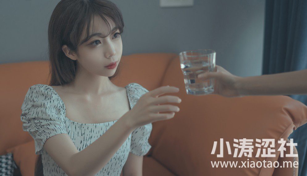 精彩揭秘！猫控Coser博主杏仁曲奇的大胆作品和魅力身材