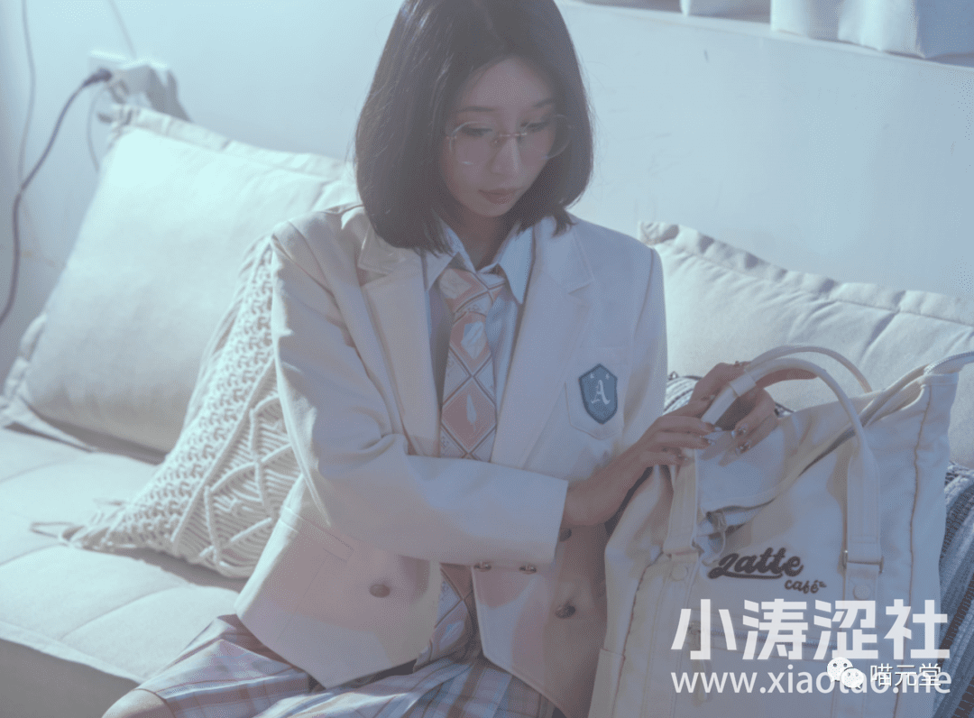 云溪溪cos~反差学妹 cosplay写真图片欣赏