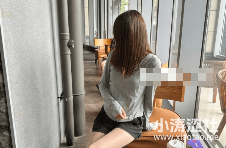 备受瞩目的美腿女神博主Elaine小仙女展现独特时尚艺术之美-1