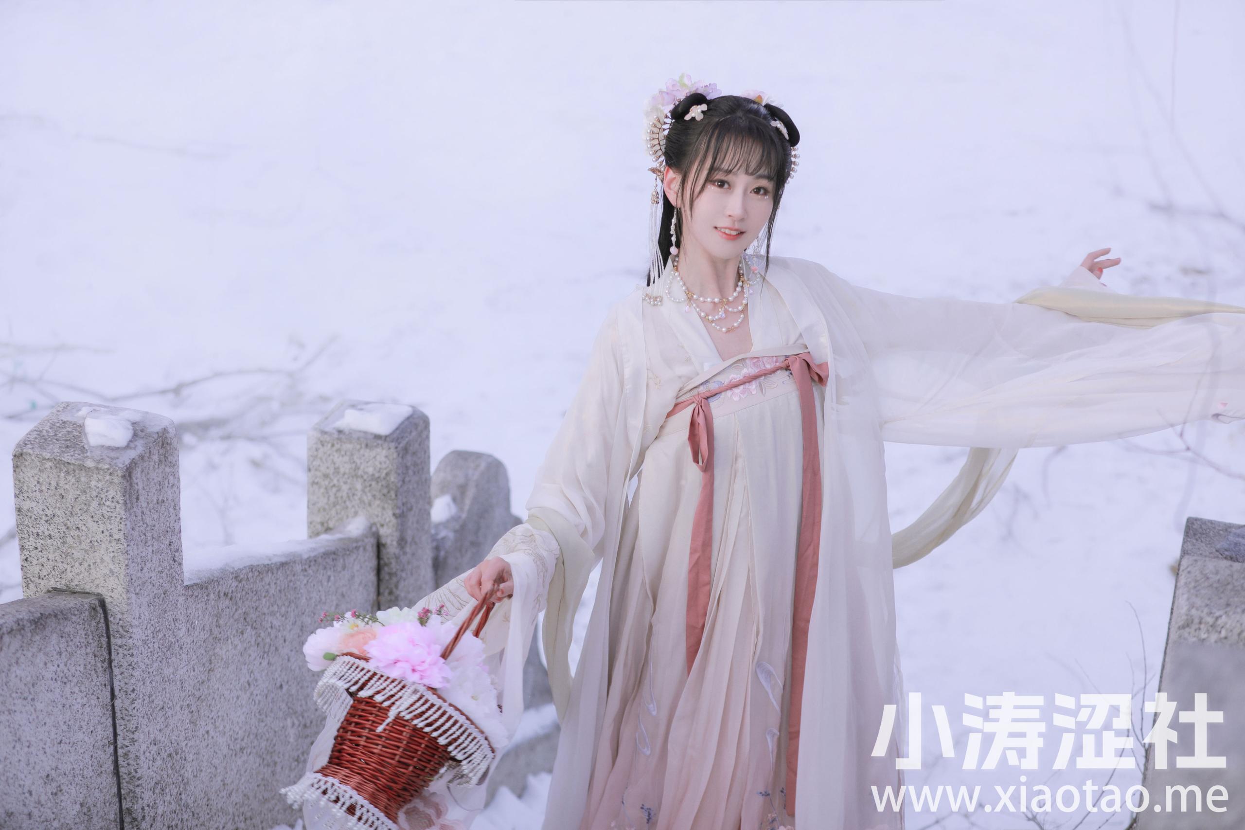 比翼 古风 汉服 少女 冬天 雪景