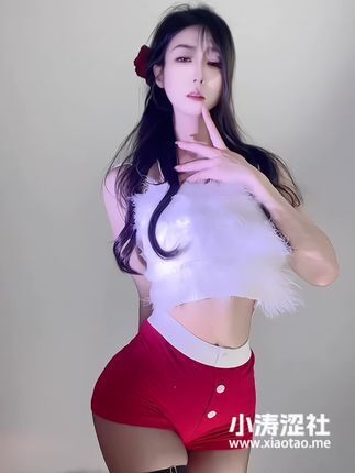 CC奶尤双视角热舞合集，如何欣赏她的完整舞蹈表演？