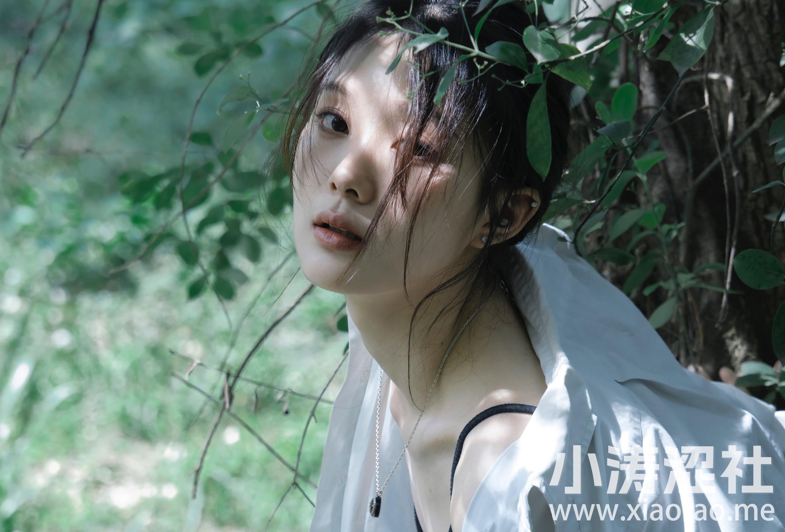 绿 人像 摄影 树林 女人 模特 绿色
