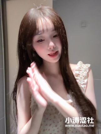 网易CC灰灰娜大尺度定制舞蹈，高颜值高挑美女的热辣演出
